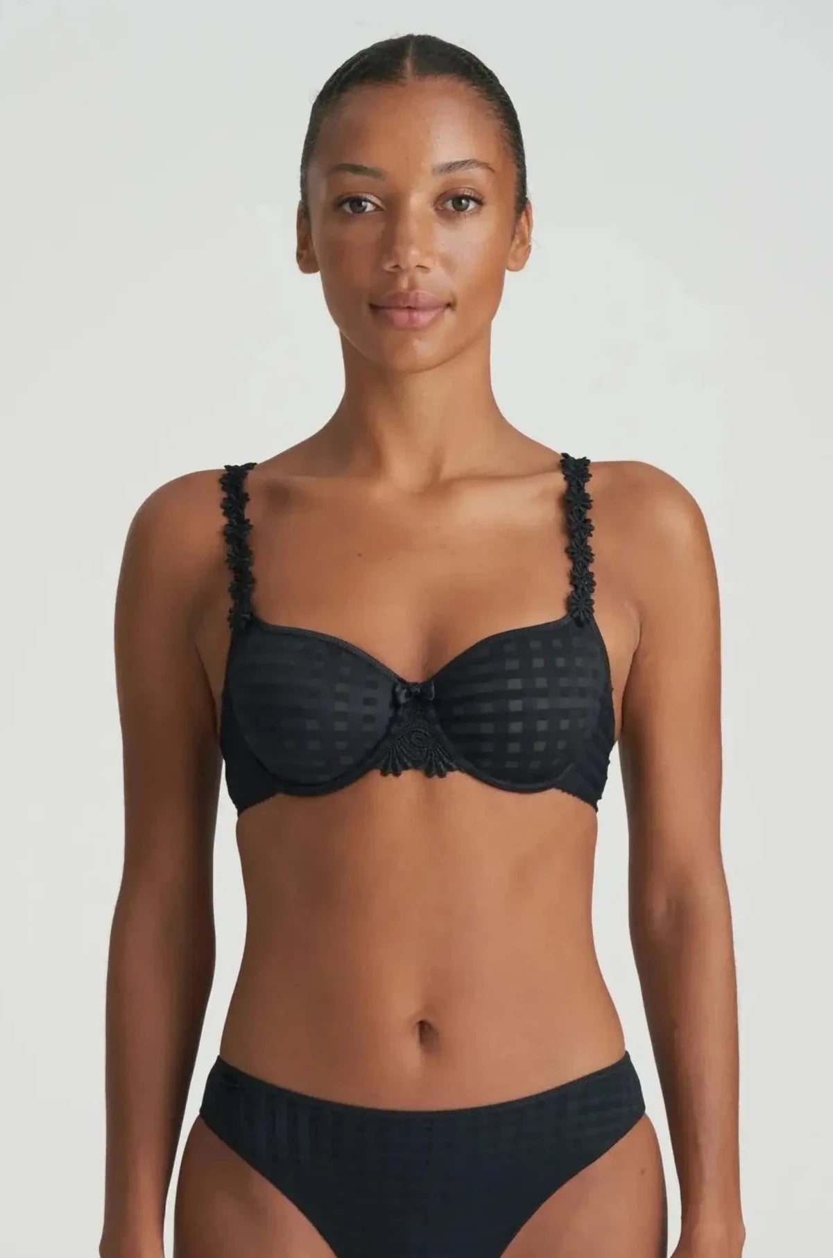 Avero Underwire Bra in Black Adjustable Bra Straps